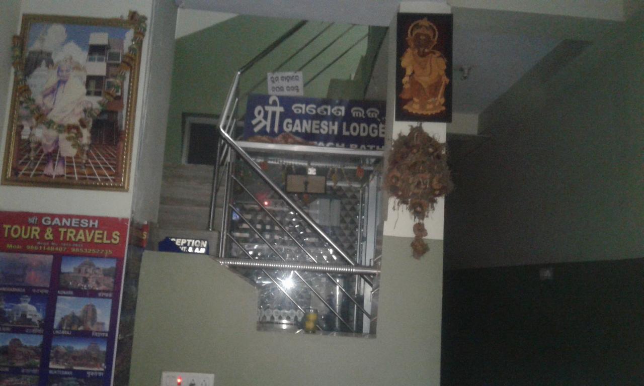 Ganesh Lodge Puri Buitenkant foto