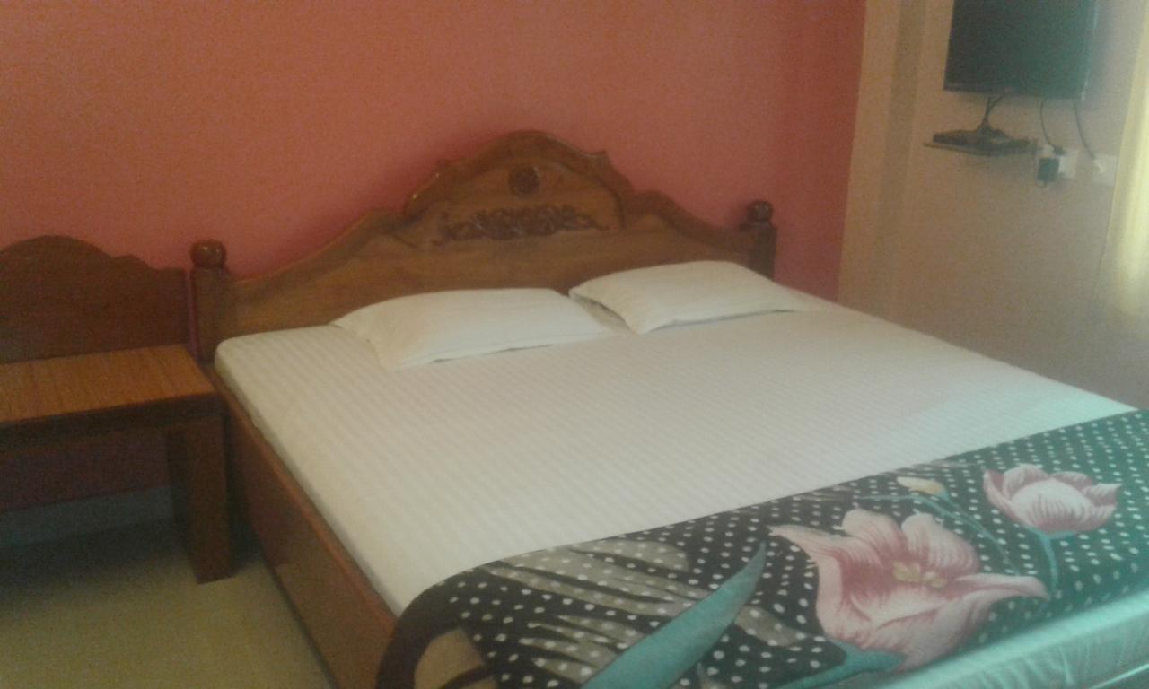 Ganesh Lodge Puri Buitenkant foto